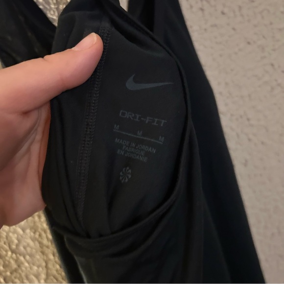 Nike Women's Black Racerback Sleeveless Tank Top Sz M Athletic Sports Athleisure - Picture 5 of 8